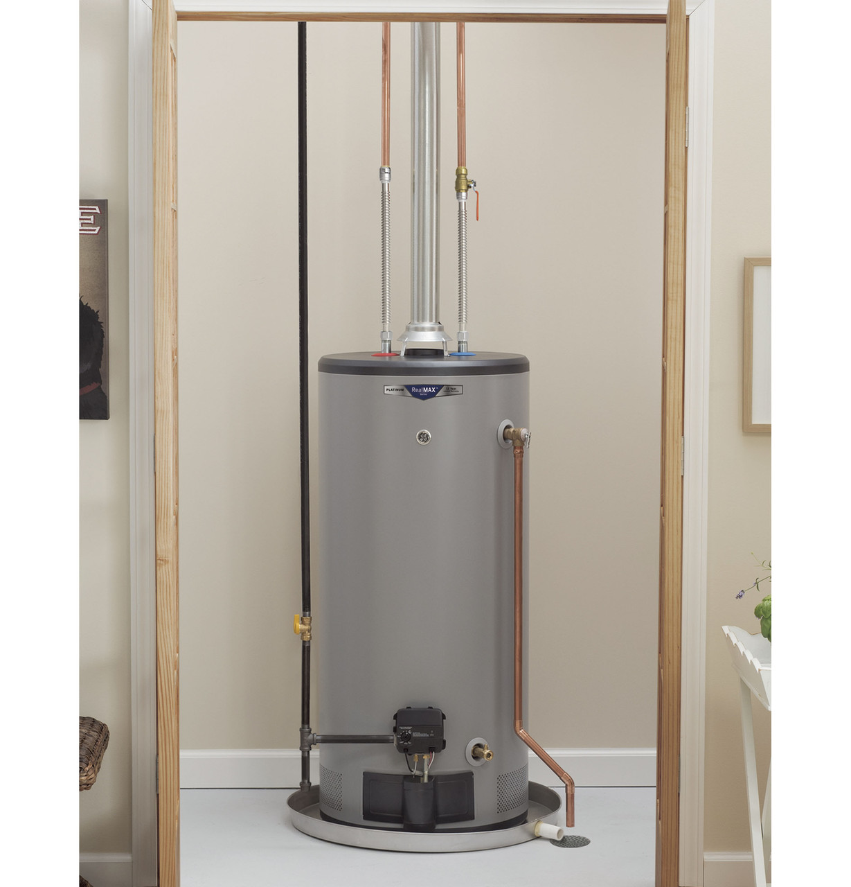 General Electric RealMAX Choice GG50S08BXR Short Natural Gas Water Heater, 50 Gallons Capacity, 40,000 BTU/hr, Natural Gas, 77 GPH First Hour Delivery, 41.6 GPH (At 90Â°F Rise) Recovery Rate, 0.63 UEF, No Energy Star Compliant