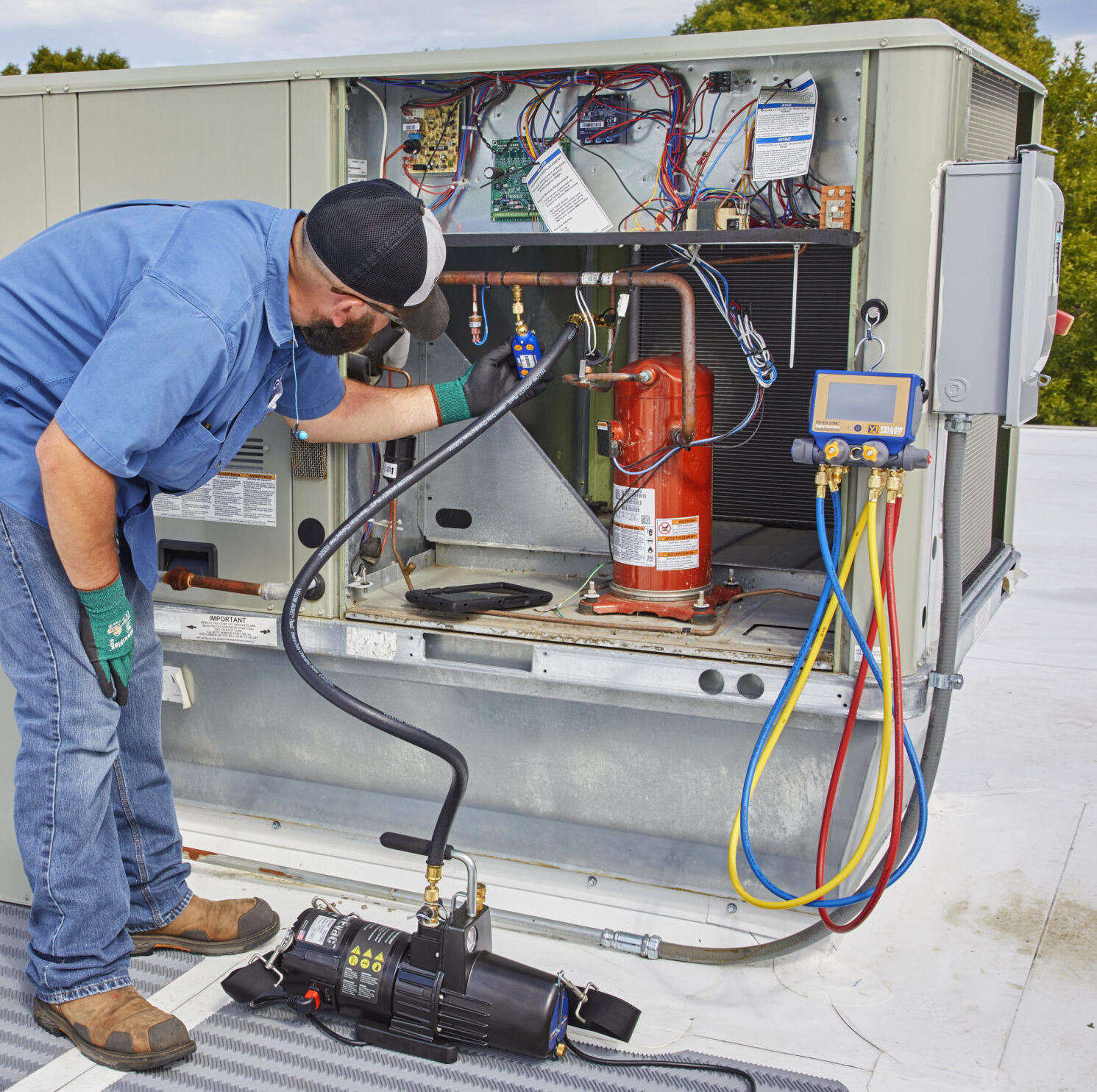 Yellow Jacket OMNI Series 69020 Digital Vacuum Gauge, 5-99,999 Microns, 450 PSI, 1/4" Female SAE Flare Connection, Â± 20% RDG (10,000-25 Microns), 1 Micron (5-1,000 Microns), 10 Microns (1,000-10,000 Microns), 100 Microns (10,000-99,999 Microns) Resolution, All Common Refrigerants (CFC, HCFC, HFC, HFO), Handheld, Direct Mount