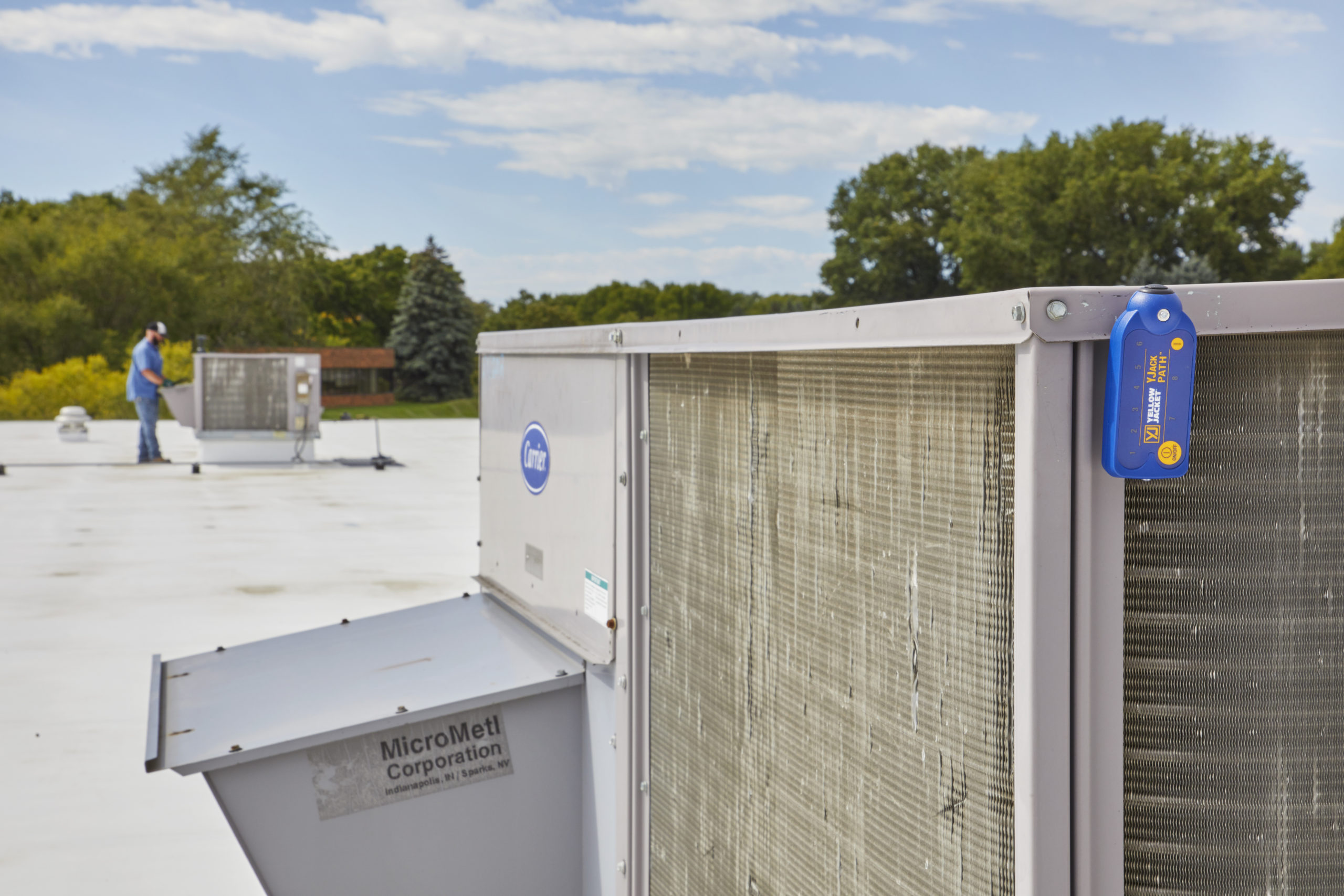 Yellow Jacket YJACK 67060 Tool Range Extender, Battery, 75 Hrs (Continuous Duty), AAA, 4" L x 1-2/5" H x 1-7/10" W Dimensions, Plastic, 0-131 Â°F (Operating), -40-122 Â°F (Storage)